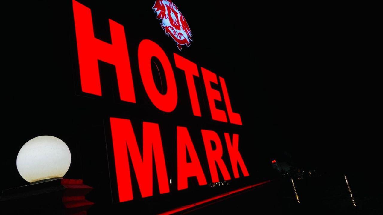Hotel Mark Ujjain Buitenkant foto