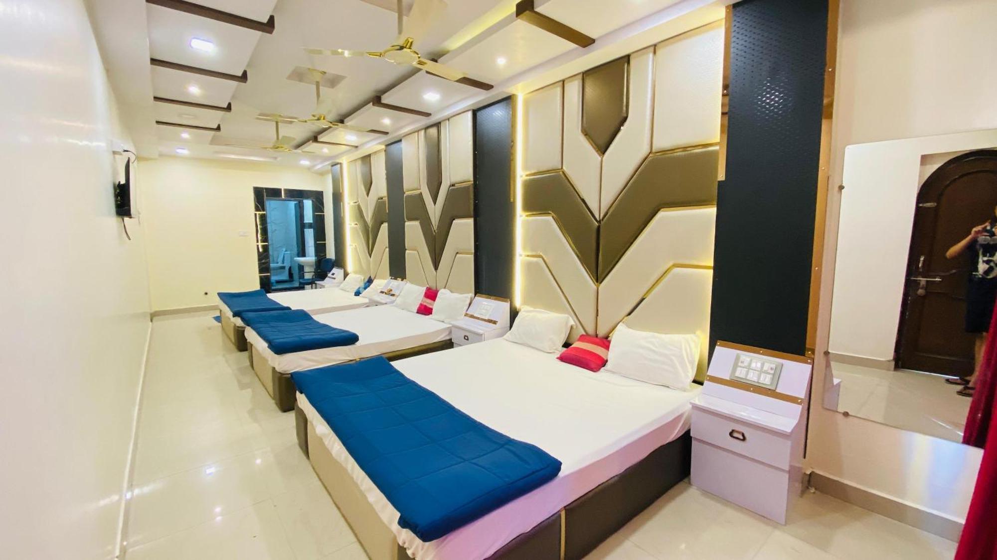 Hotel Mark Ujjain Buitenkant foto