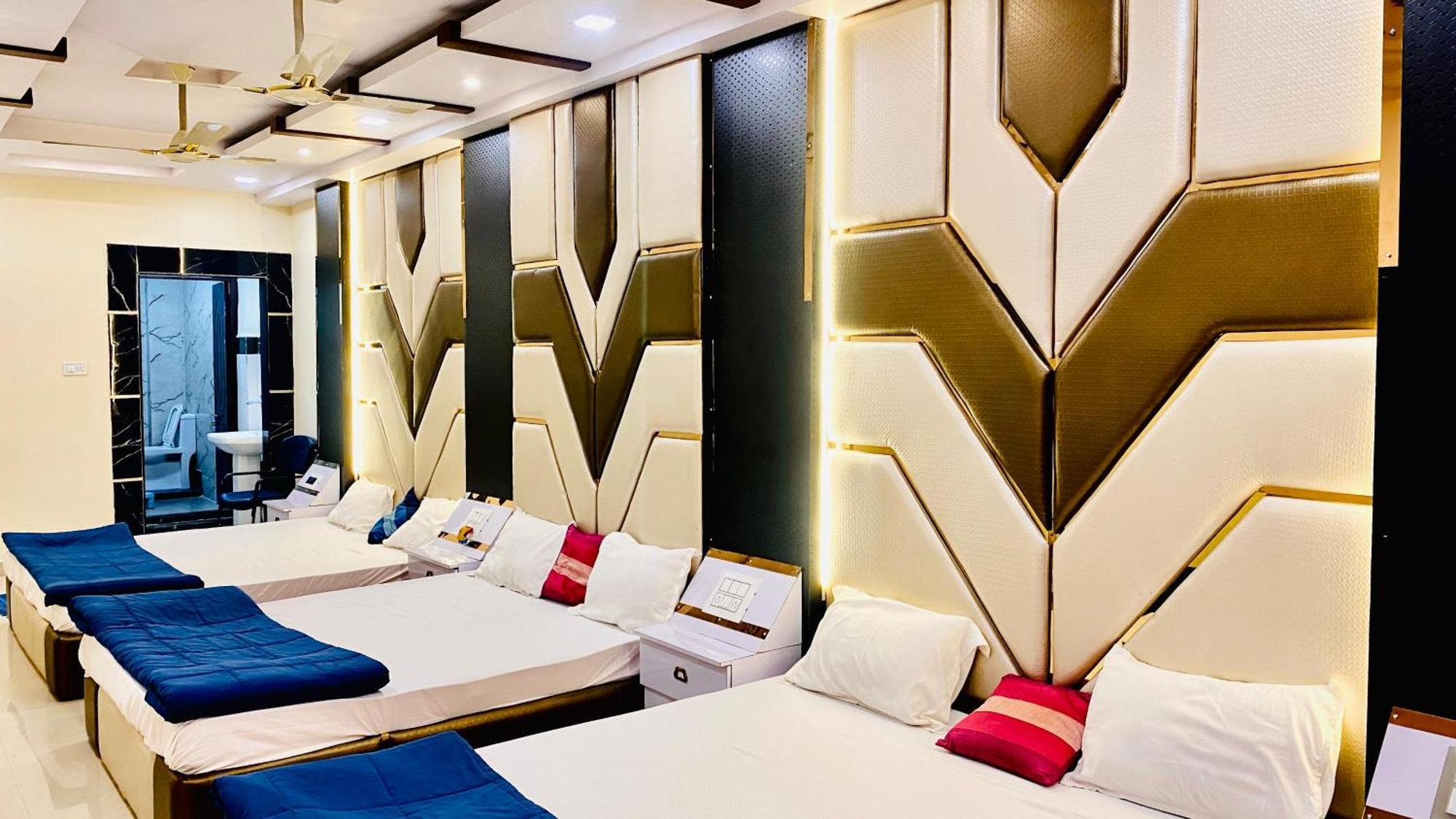 Hotel Mark Ujjain Buitenkant foto