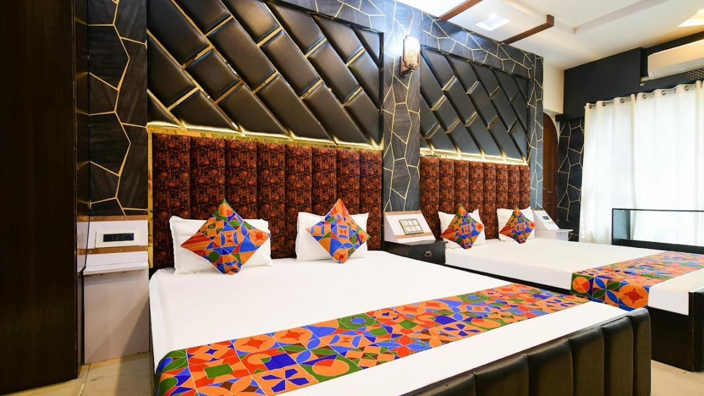 Hotel Mark Ujjain Buitenkant foto