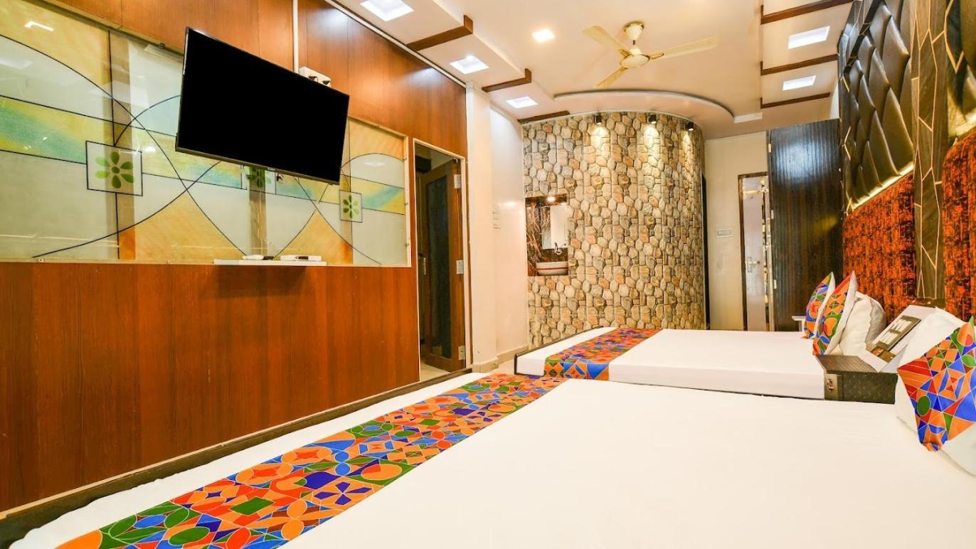 Hotel Mark Ujjain Buitenkant foto