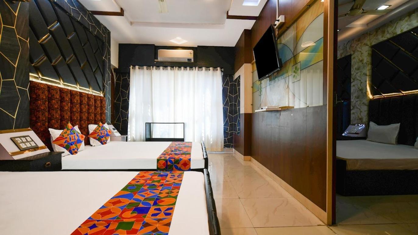 Hotel Mark Ujjain Buitenkant foto