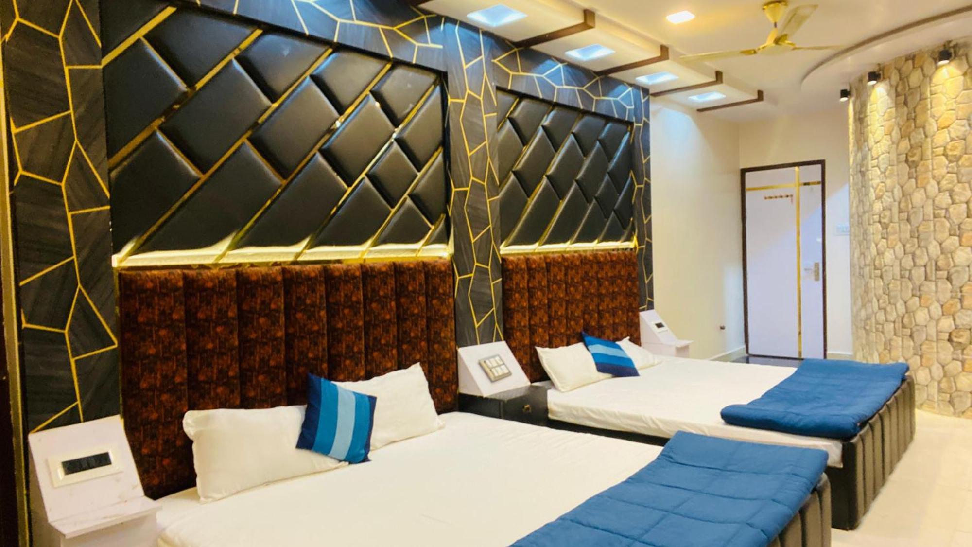 Hotel Mark Ujjain Buitenkant foto
