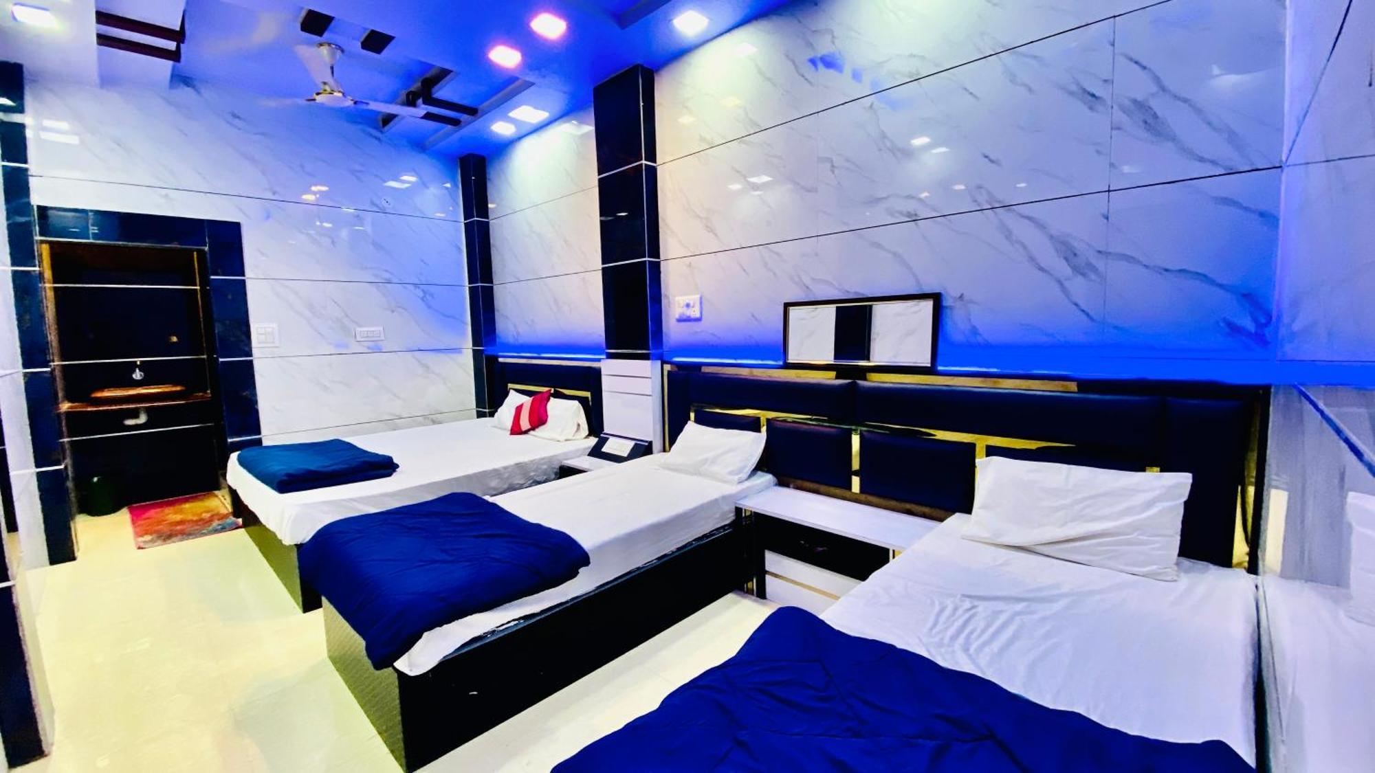 Hotel Mark Ujjain Buitenkant foto