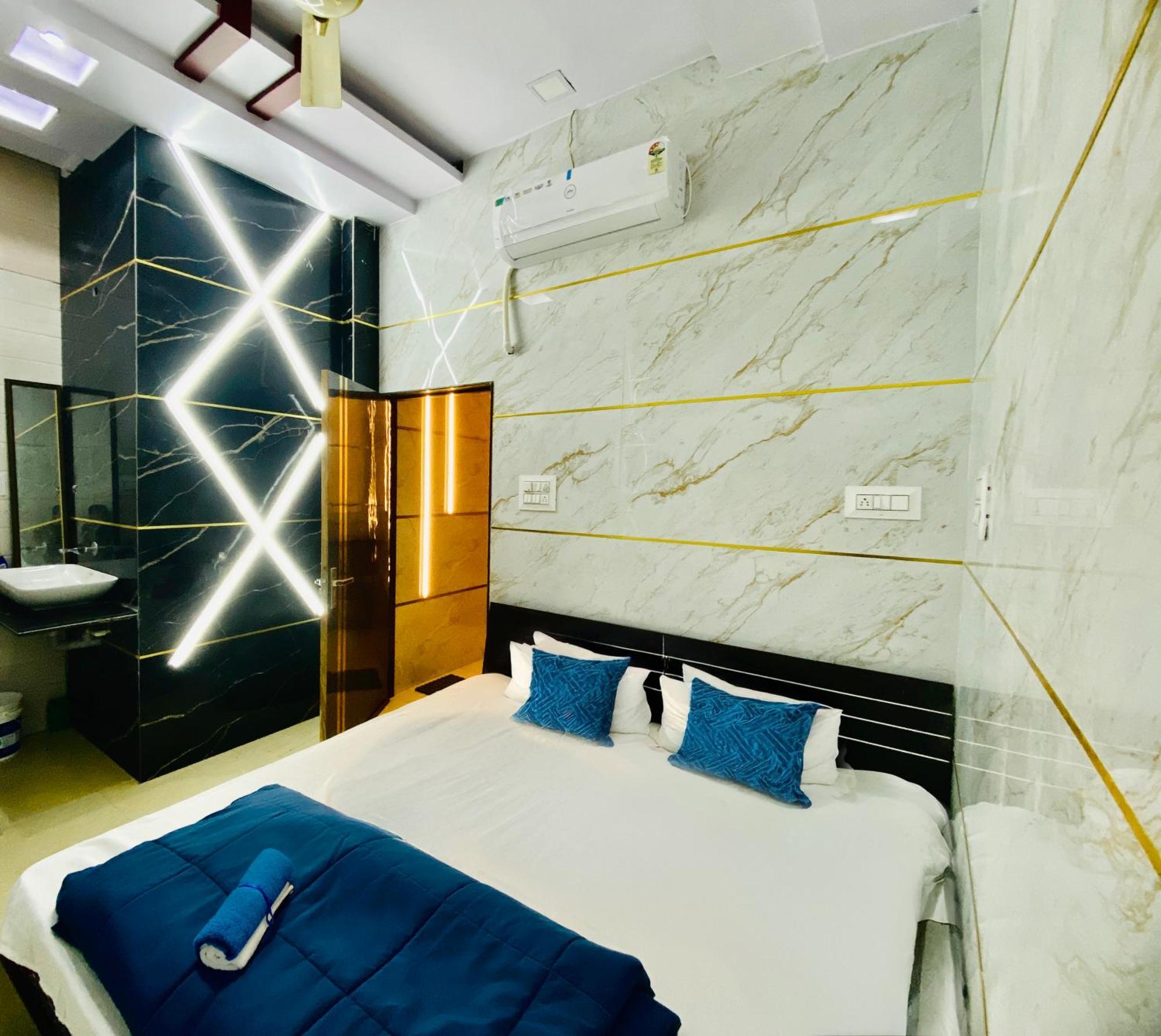 Hotel Mark Ujjain Buitenkant foto