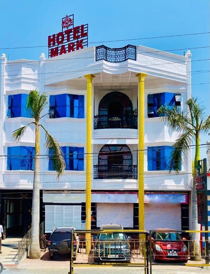 Hotel Mark Ujjain Buitenkant foto